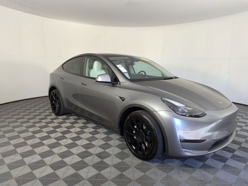 Used 2024 Tesla Model Y Long Range image 2