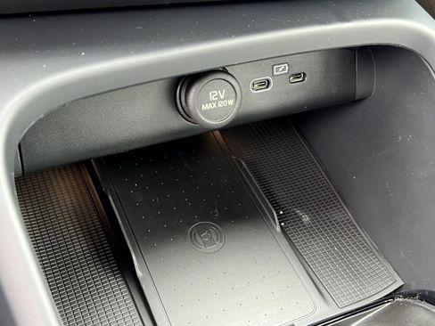 New 2026 Volvo EX40 Plus w/ Protection Package Premier image 24