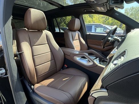 New 2026 Mercedes-Benz GLS 450 4MATIC image 29