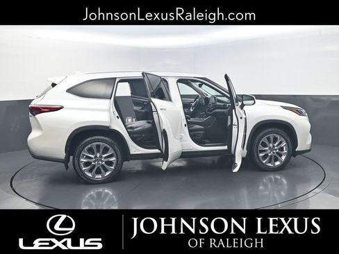 Used 2020 Toyota Highlander Limited image 24