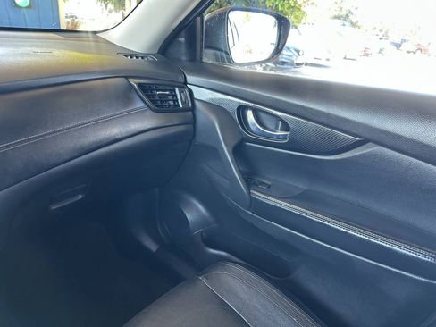 Used 2018 Nissan Rogue SL w/ Premium Package FWD image 21