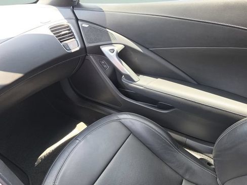 Used 2019 Chevrolet Corvette Stingray Coupe w/ 1LT RWD image 25