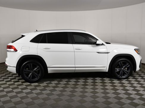 Used 2021 Volkswagen Atlas Cross Sport SE w/ Panoramic Sunroof Package FWD image 5