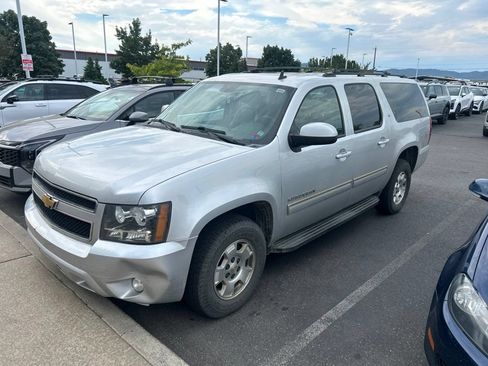 Used 2014 Chevrolet Suburban LT w/ Luxury Package AWD/4WD image 2