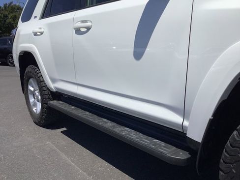 Used 2022 Toyota 4Runner SR5 AWD/4WD image 43