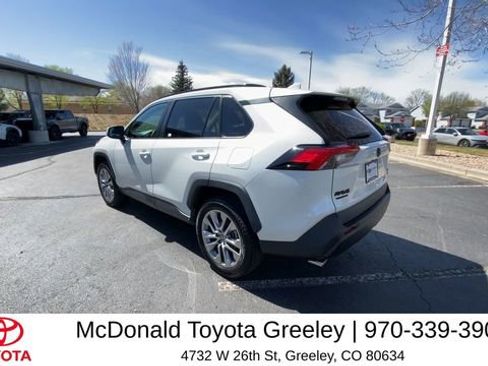 Used 2022 Toyota RAV4 XLE Premium image 6