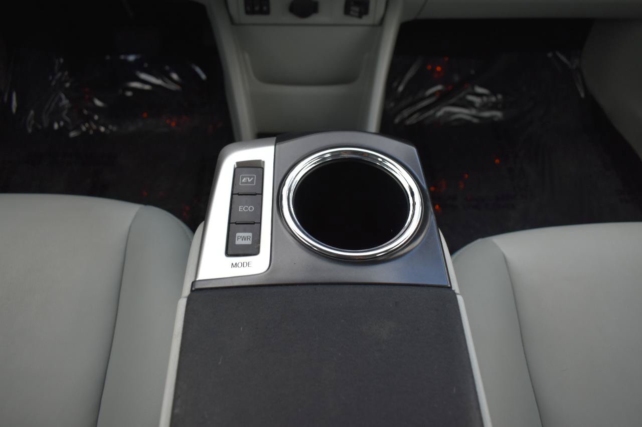 Used 2012 Toyota Prius V Five FWD image 23
