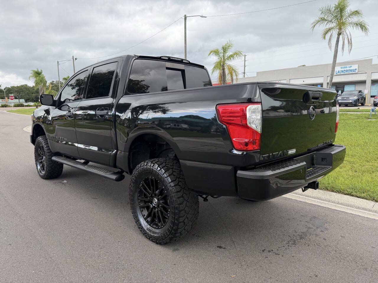 Used 2019 Nissan Titan SV w/ SV Convenience Package AWD/4WD image 4