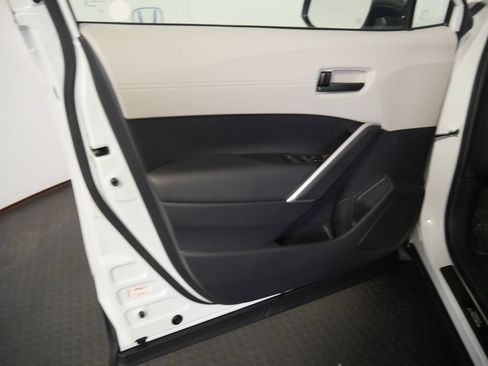 Used 2024 Toyota Corolla Cross L AWD/4WD image 14