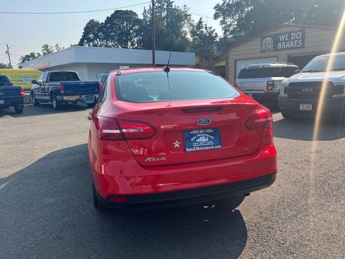 Used 2015 Ford Focus SE FWD image 40