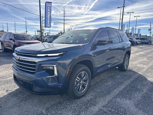 New 2026 Chevrolet Traverse LT w/ Driver Confidence Package image 3