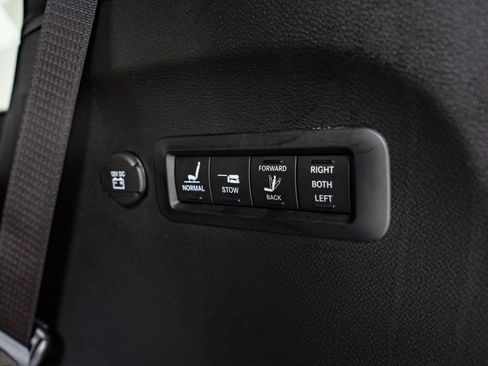 Used 2024 Chrysler Pacifica Pinnacle AWD/4WD image 24