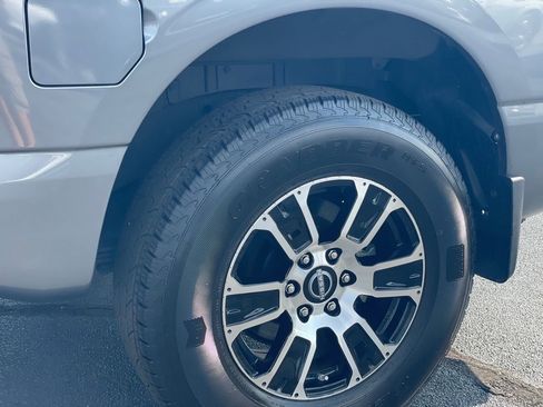 Used 2024 Nissan Titan SV w/ SV Convenience Package image 27