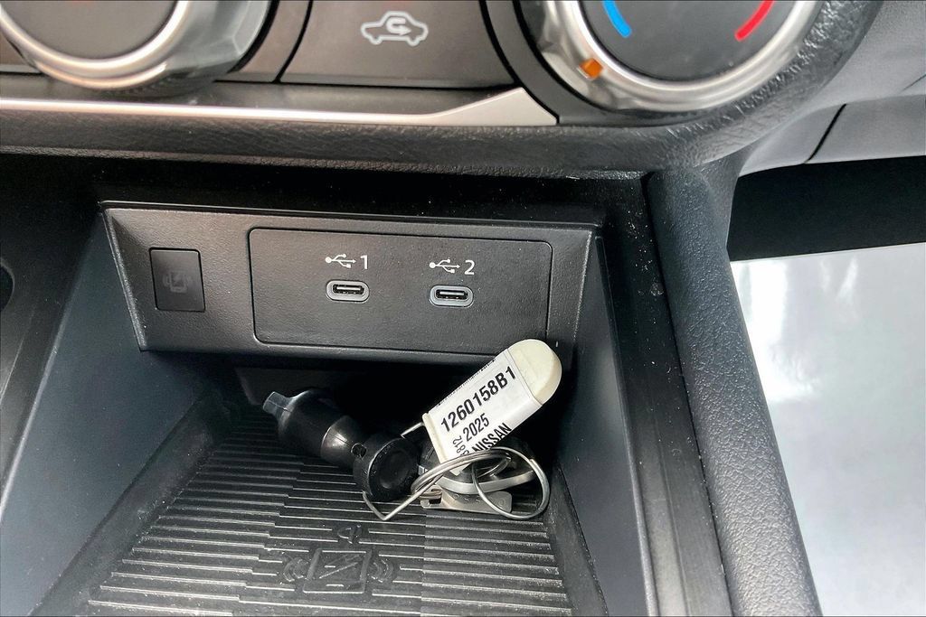Used 2025 Nissan Kicks SV w/ SV Premium Package FWD image 32