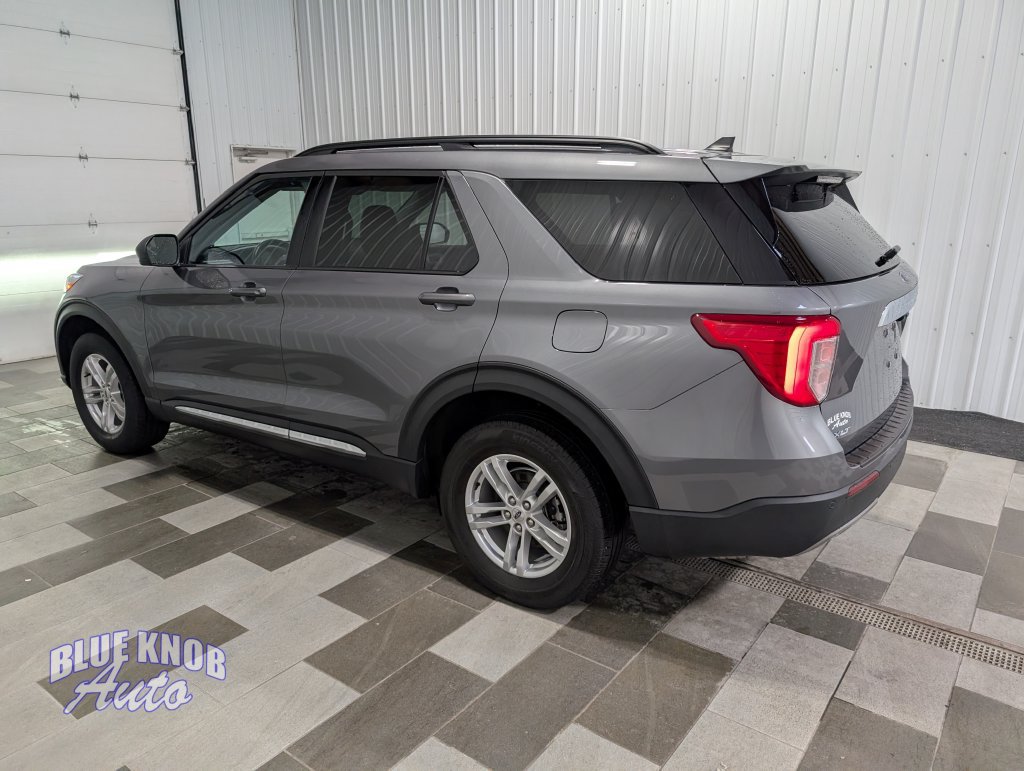 Used 2023 Ford Explorer XLT w/ Equipment Group 202A AWD/4WD image 2