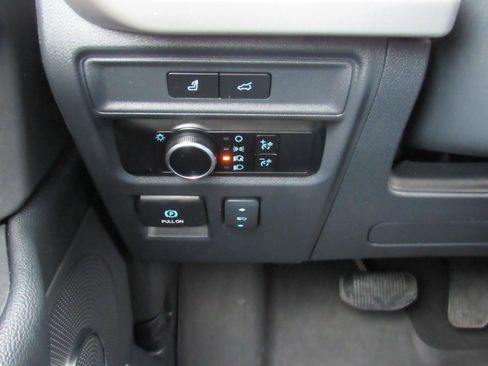 Used 2023 Ford Expedition XLT image 15