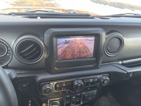 Used 2023 Jeep Wrangler Unlimited Sport image 19