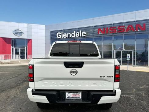 Certified 2022 Nissan Frontier SV w/ Technology Package AWD/4WD image 5