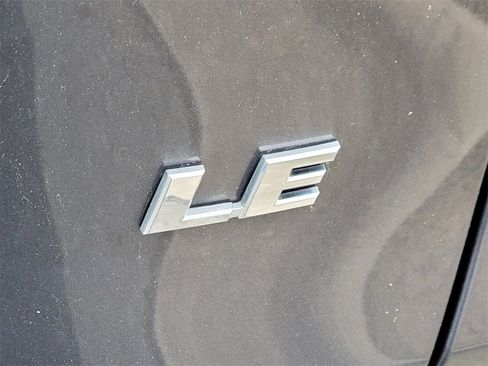 Used 2020 Toyota RAV4 LE image 10