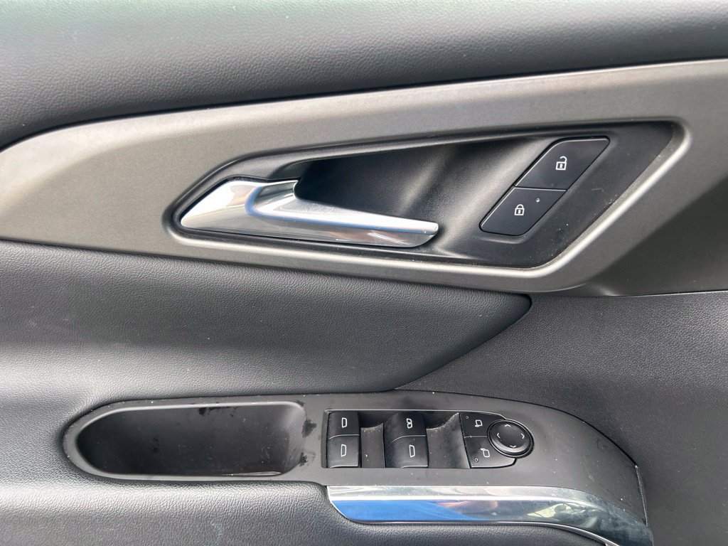 Used 2025 Chevrolet Traverse LT FWD image 14