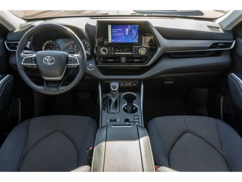 Used 2023 Toyota Highlander LE image 18