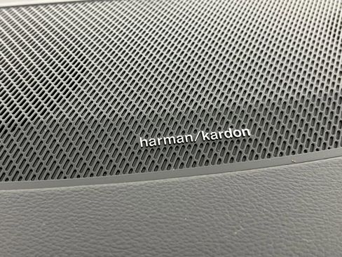 Used 2021 Volvo V60 T5 Cross Country image 14