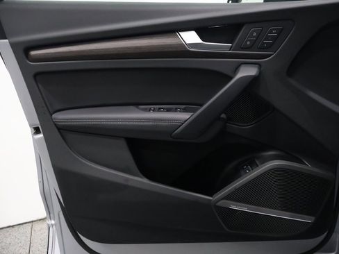 Certified 2025 Audi Q5 e Premium Plus w/ Premium Plus Package image 12