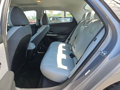 Used 2025 Hyundai Elantra Limited FWD image 17