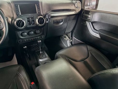 Used 2017 Jeep Wrangler Unlimited Rubicon AWD/4WD image 25