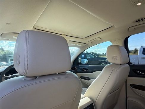 Used 2021 GMC Acadia Denali w/ Denali Technology Package image 28