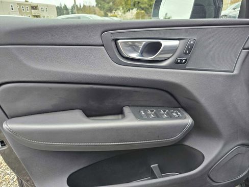 Certified 2025 Volvo XC60 B5 Plus w/ Protection Package Premier image 25