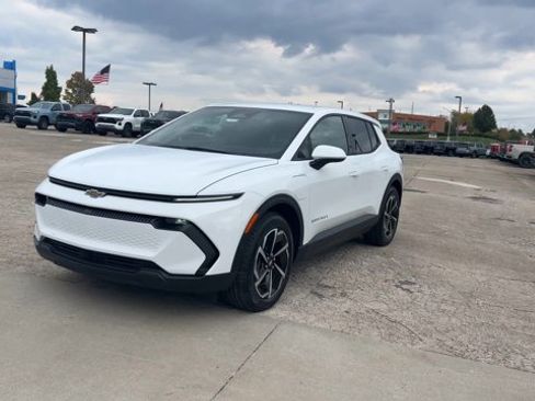 New 2026 Chevrolet Equinox EV LT image 4