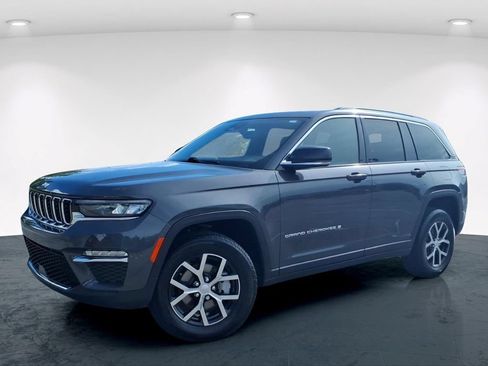Used 2024 Jeep Grand Cherokee Limited AWD/4WD image 2