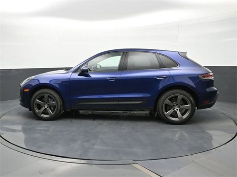 Certified 2025 Porsche Macan image 2