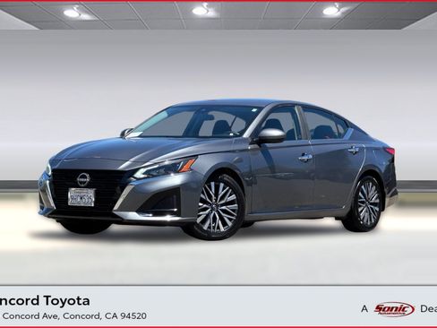 Used 2023 Nissan Altima 2.5 SV FWD image 1