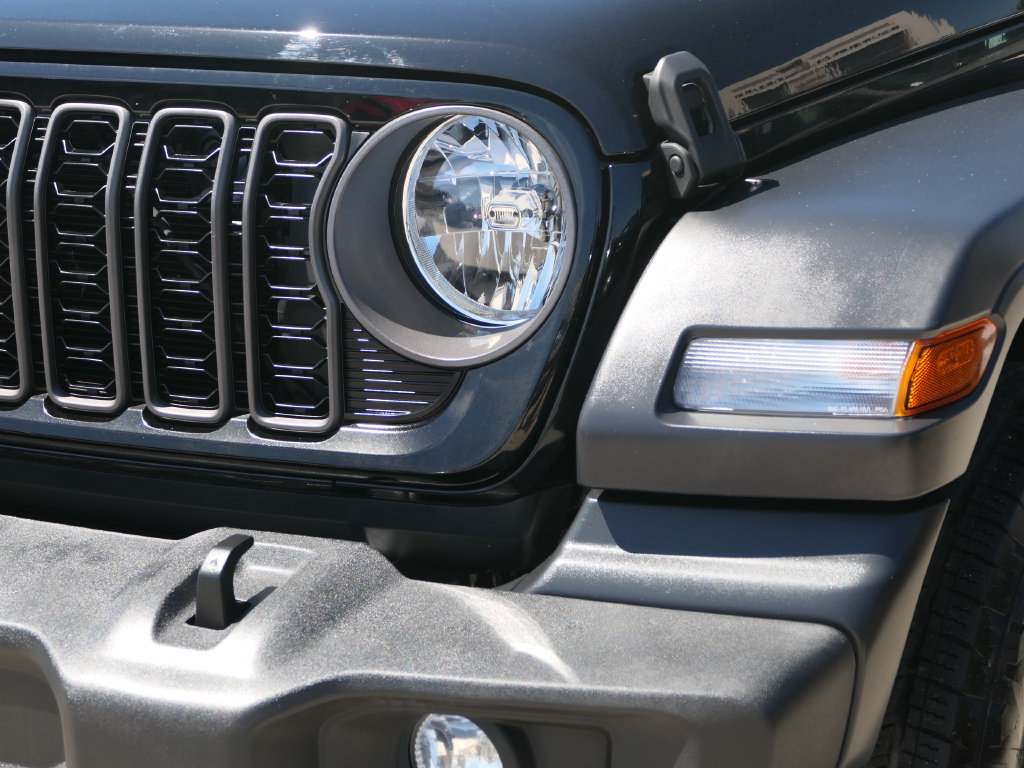 Used 2024 Jeep Wrangler Sport AWD/4WD image 7
