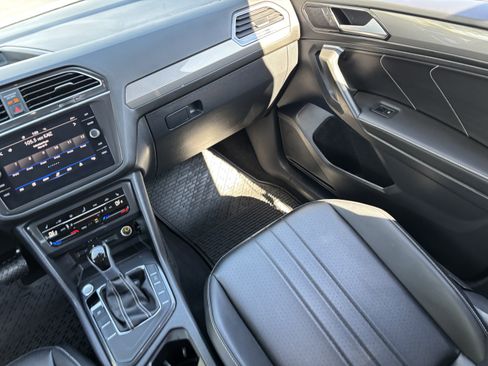 Certified 2024 Volkswagen Tiguan SE image 14