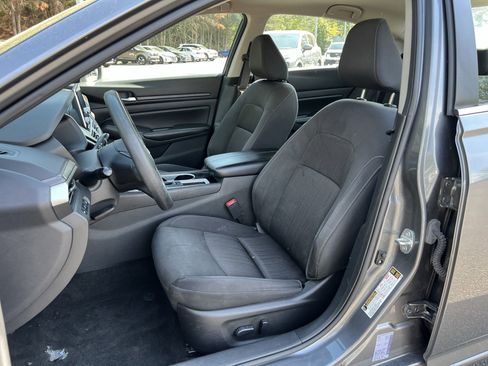 Used 2024 Nissan Altima 2.5 SV image 14