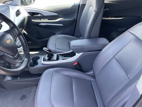 Used 2019 Chevrolet Bolt Premier w/ Infotainment Package FWD image 23