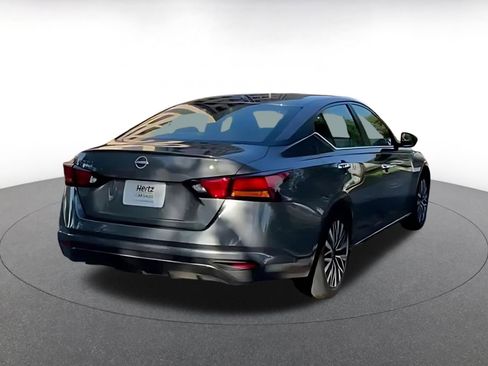 Used 2025 Nissan Altima 2.5 SV FWD image 14