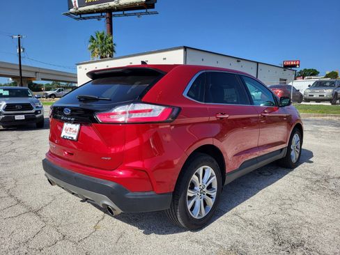 Used 2024 Ford Edge Titanium image 3