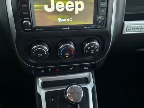 Used 2014 Jeep Compass Latitude w/ Sun/Sound Group FWD image 21