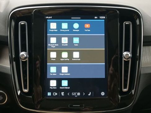 Used 2023 Volvo XC40 B4 Plus w/ Protection Package Premier image 19