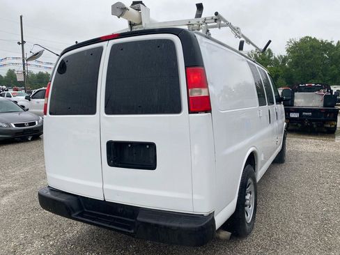 Used 2011 Chevrolet Express 1500 RWD image 5