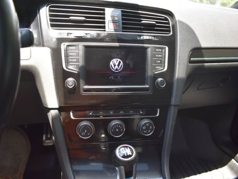 Used 2017 Volkswagen GTI SE FWD image 33
