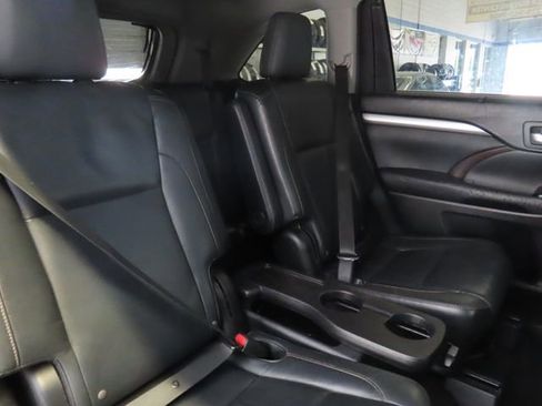 Used 2014 Toyota Highlander XLE FWD image 27