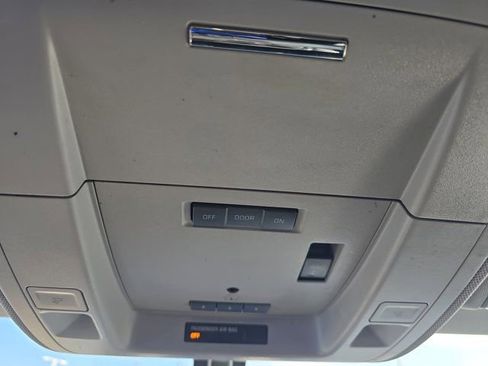 Used 2018 Chevrolet Silverado 1500 LTZ image 32