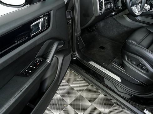 Certified 2023 Porsche Cayenne image 8