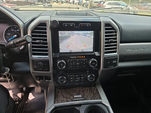 Used 2017 Ford F250 Lariat w/ Lariat Value Package AWD/4WD image 7