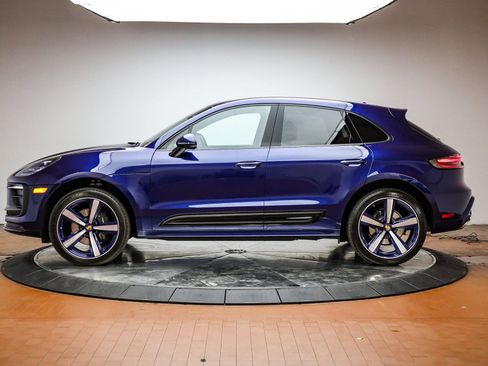 Certified 2025 Porsche Macan AWD/4WD image 2